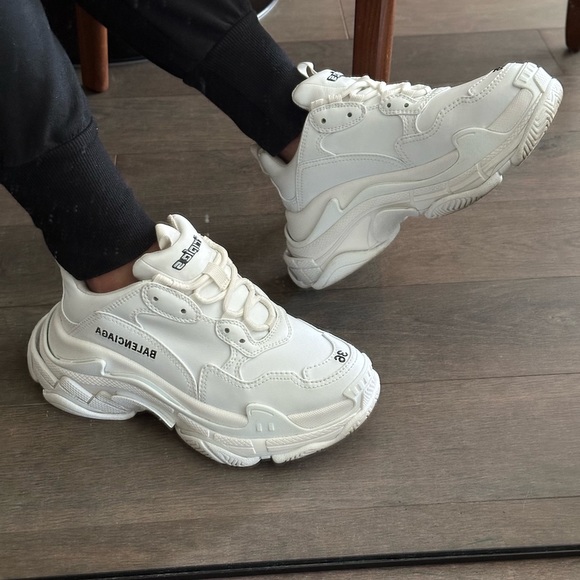 Balenciaga Triple S - Picture 3 of 12